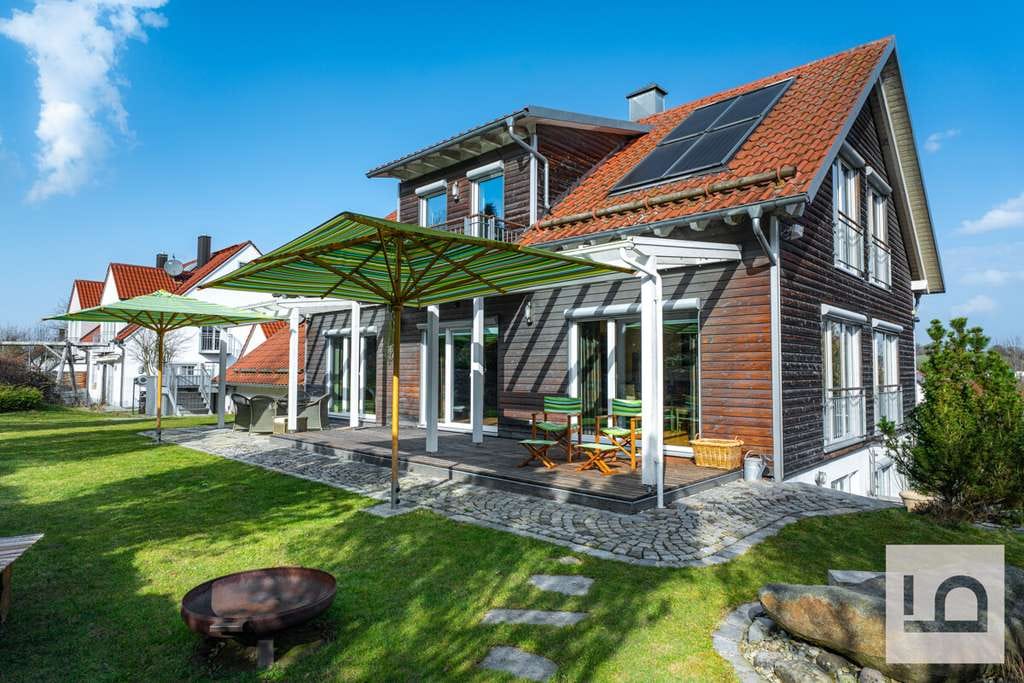 Immobilie in Wolnzach - Luxuriöses Traumhaus von Baufritz, Sauna, Büro, Garagen & grandiosem Ausblick, Wolnzach - Bild 0
