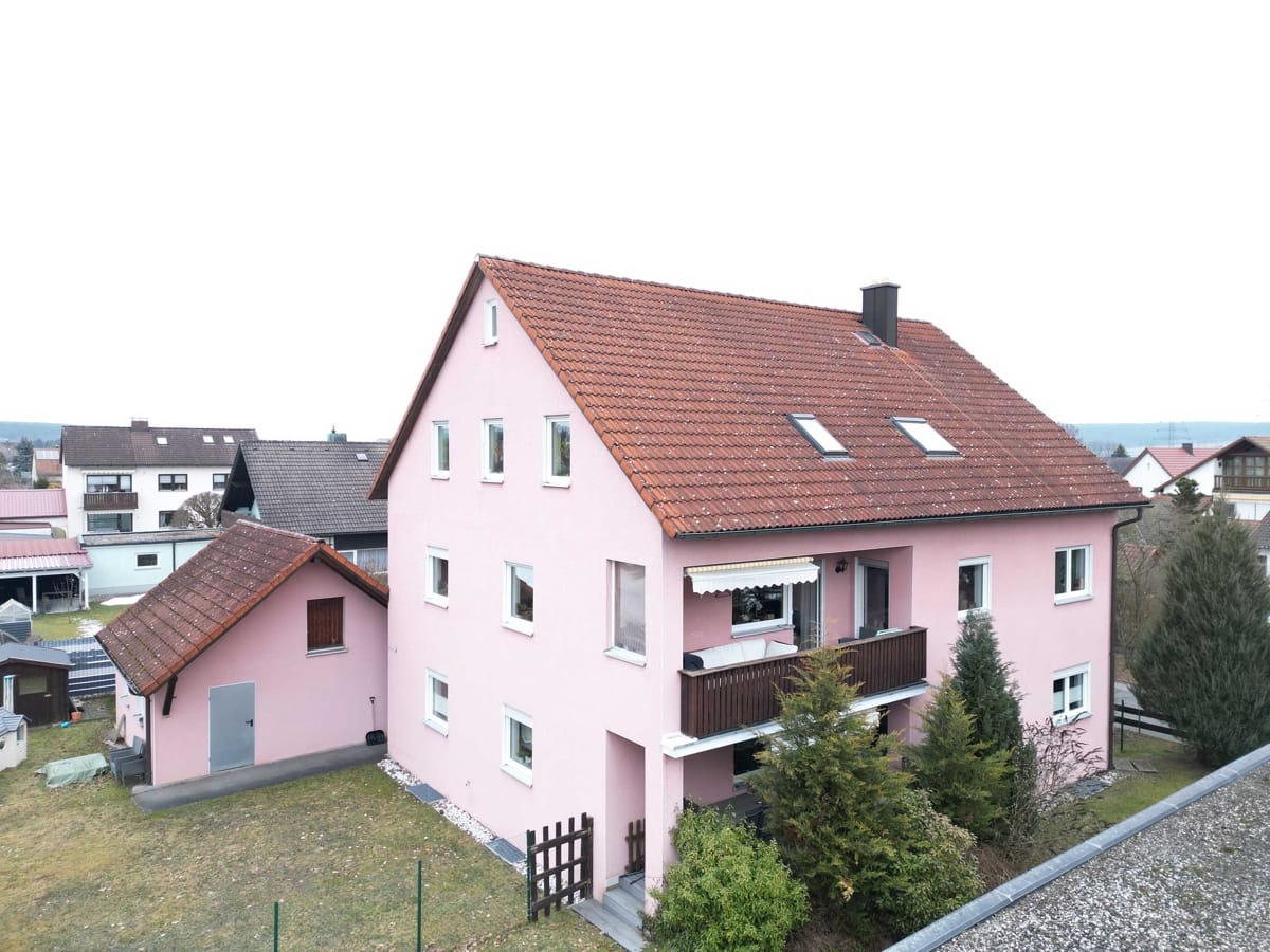 Immobilie in Luhe-Wildenau - 5-Zimmer-Eigentumswohnung mit Südbalkon, Garage & Stellplatz in ruhiger Lage von Oberwildenau - Bild 0