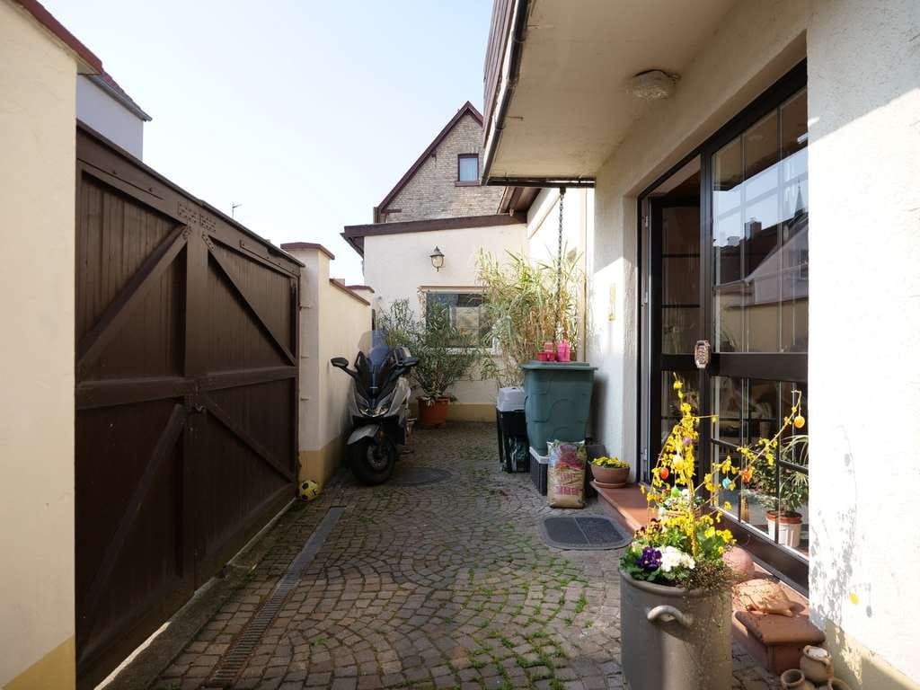 Immobilie in Bodenheim - Freistehendes Einfamilienhaus mit Einliegerwohnung in ruhiger Lage! - Bild 2