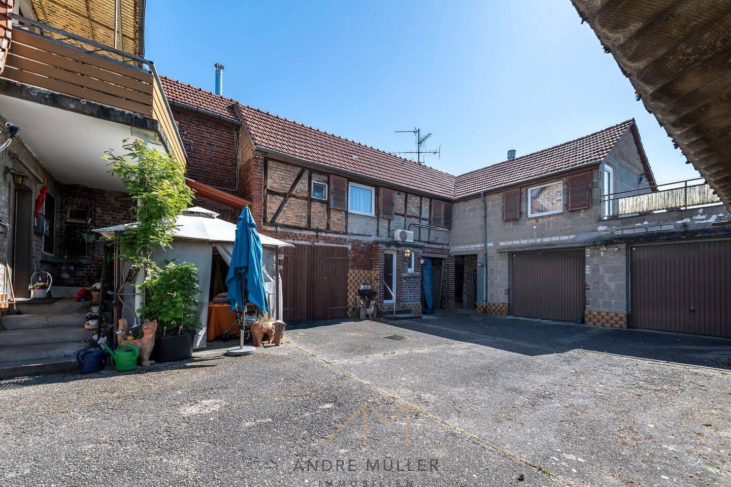Immobilie in Riedstadt - Viele Möglichkeiten in Riedstadt! Zwei Grundstücke mit Potenzial für Wohnen, Sanierung oder Neubau. - Bild 1