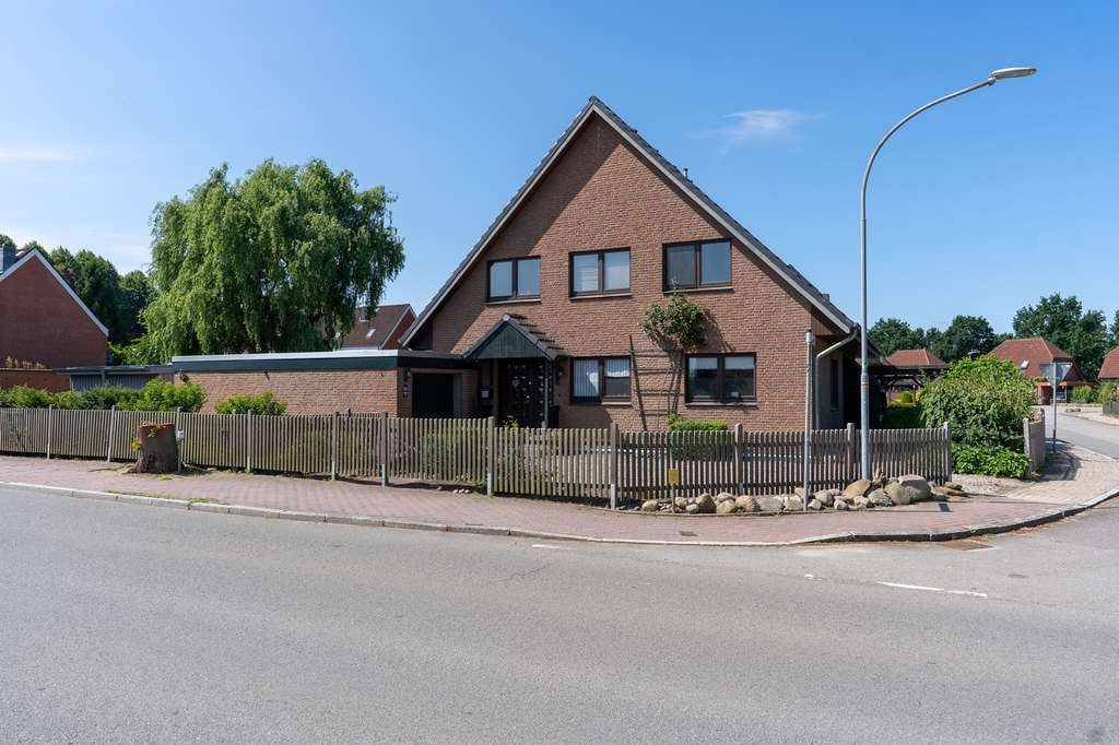 Immobilie in Lensahn - Großzügiges Einfamilienhaus mit viel Charme und zentral in Lensahn gelegen! - Bild 1
