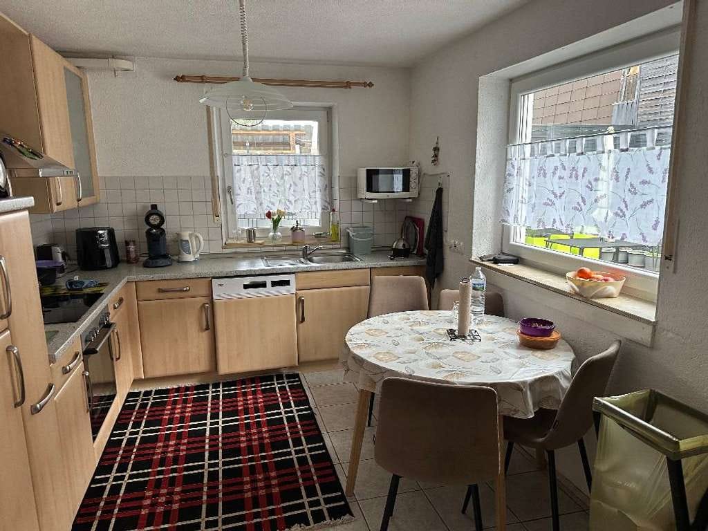 Immobilie in Kirchheimbolanden - Schönes Zweifamilienhaus mit Balkon und frei sitz und 2 Stellplätze - Bild 2