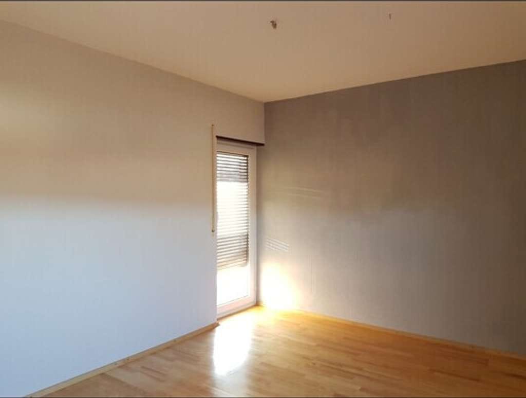 Immobilie in Gundelsheim - SCHÖNE WOHNUNG MIT ZWEI BALKONE UND GARAGE - Bild 2