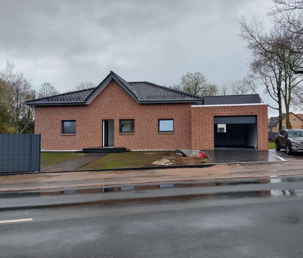 Immobilie in Bückeburg - Moderner, energieeffizienter Neubau-Bungalow in Bückeburg-Achum - Bild 0