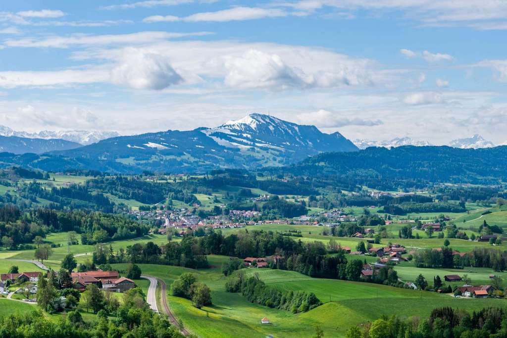 Immobilie in Durach - Exklusives Wohnanwesen mit unverbaubarem Bergblick in Durach - Bild 1