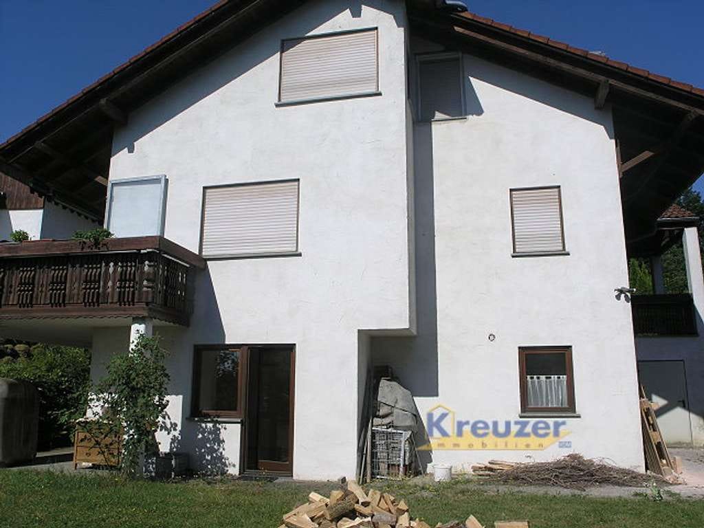 Immobilie in Berg - Ruhig Lage * Bezugsfrei * Renoviert - Hübsche 2 Zi.-Wohnung in Teilort von Berg !  - Bild 0