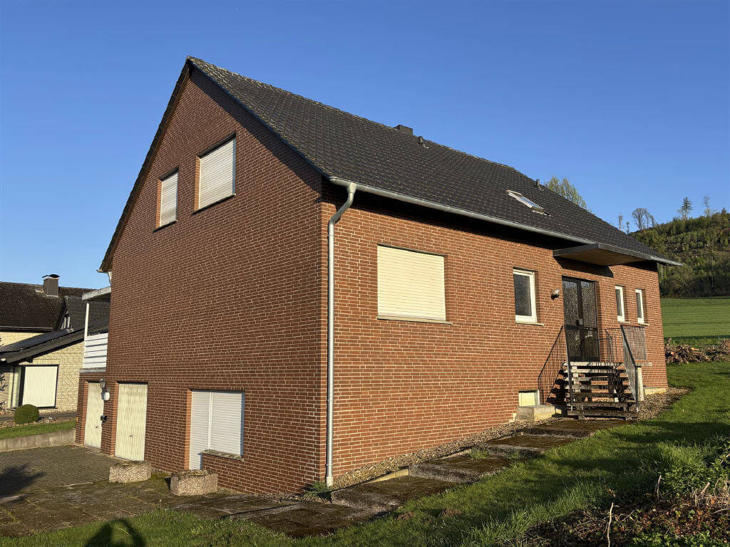 Immobilie in Hüllhorst - Großes Wohnhaus mit fantastischer Aussicht - Bild 1