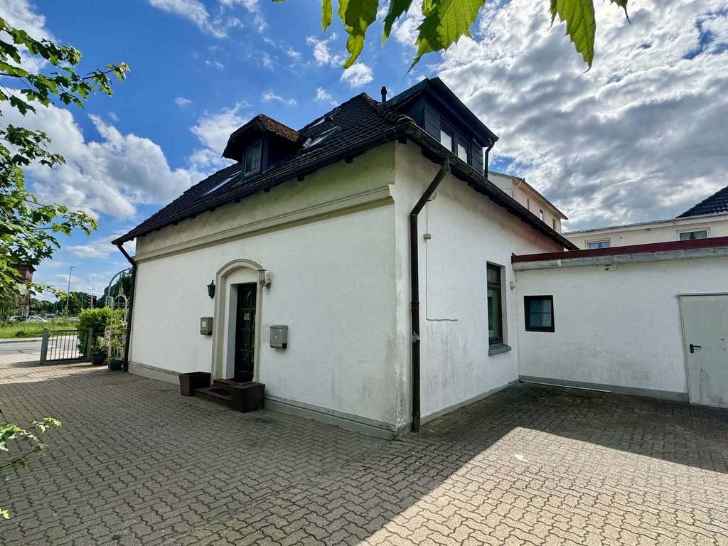 Immobilie in Bad Bramstedt - Bezugsfreie Eigentumswohnung über zwei Ebenen mit Gartenanteil und Carport (provisionsfrei). - Bild 3