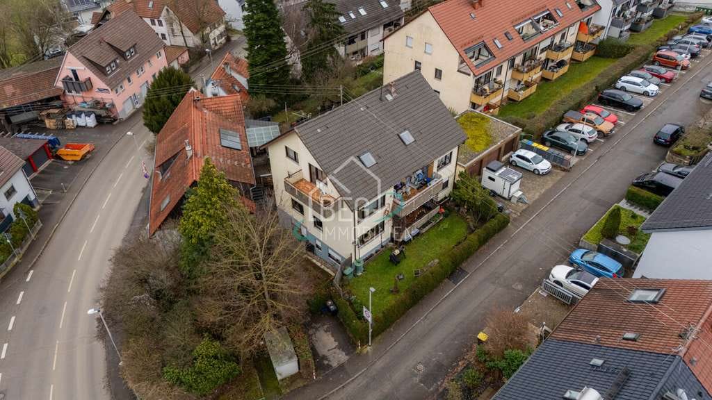 Immobilie in Remseck am Neckar - Großzügige  4-Zimmer-Dachgeschosswohnung mit Balkon und Stellplatz in ruhiger Lage - Bild 2