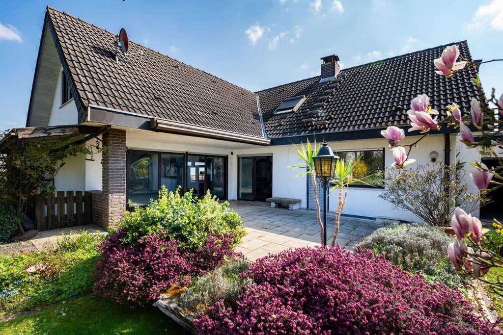 Immobilie in Biblis - Einfamilienhaus in Biblis - Großzügiges Wohnen auf 203 m² mit viel Platz für die ganze Familie - Bild 3