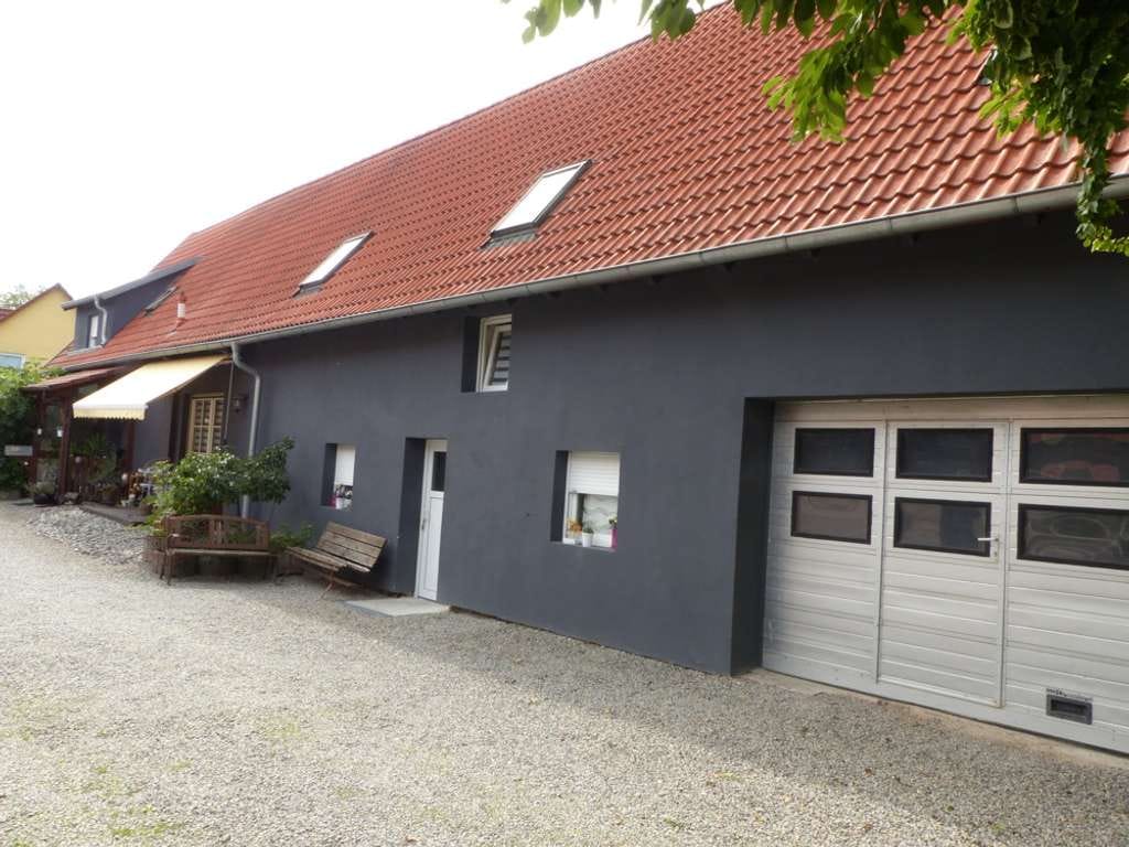 Immobilie in Steinmauern - Gepflegtes Einfamilienhaus mit Einliegerwohnung und Landwirtschaftlichen Grundstück - Bild 2