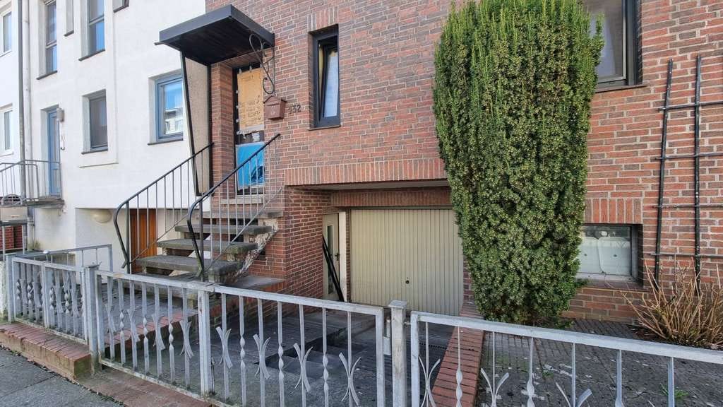 Immobilie in Bremen - Zweifamilienhaus mit Werkstatthalle & Ausbaupotenzial – ideal für Selbstständige & Handwerker! - Bild 3