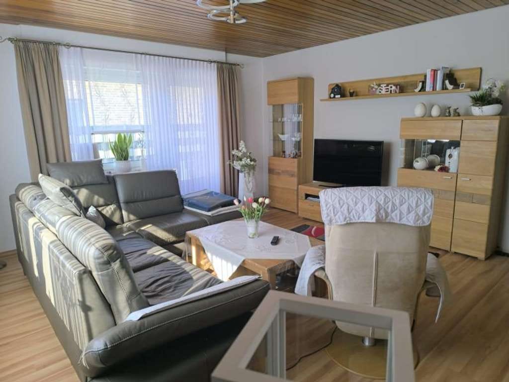 Immobilie in Jemgum - Wunderschönes Einfamilienhaus mit großem Garten, Hof mit Einfahrt und Garage - Bild 3