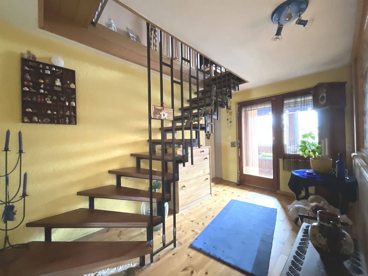 Immobilie in Homberg - Bauernhaus bei Homberg/Efze: 260 m² Wohnfläche, Scheune und Stallungen warten auf Sie! - Bild 2