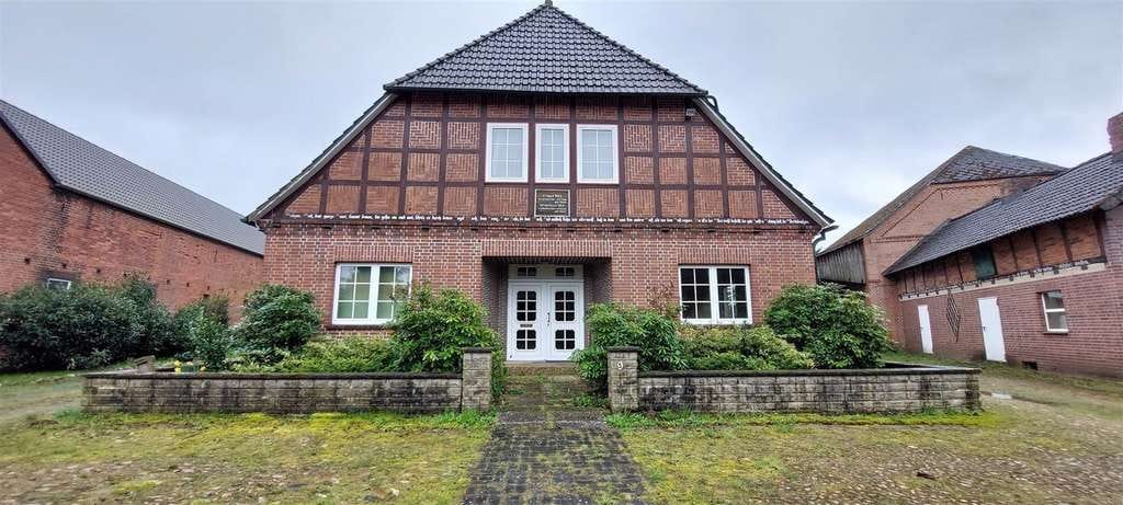 Immobilie in Wittingen - Charmante Hofstelle mit Weitblick – Niedersachsenhaus, großer Garten & Nebengebäuden - Bild 0