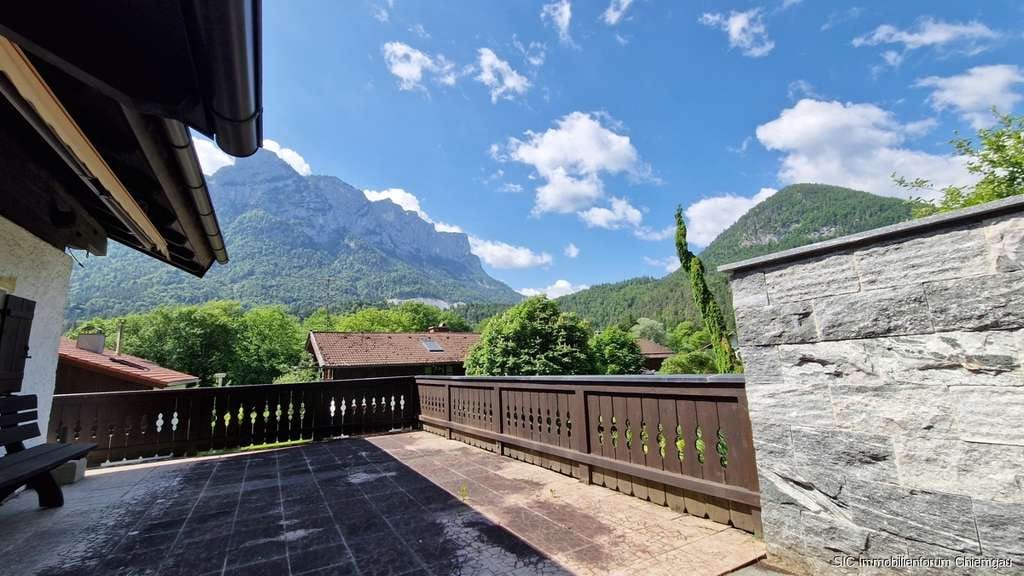 Immobilie in Schneizlreuth - Einfamilienhaus mit Altbaucharme, XXL-Dachterrasse und traumhafter Bergrundumsicht! - Bild 0