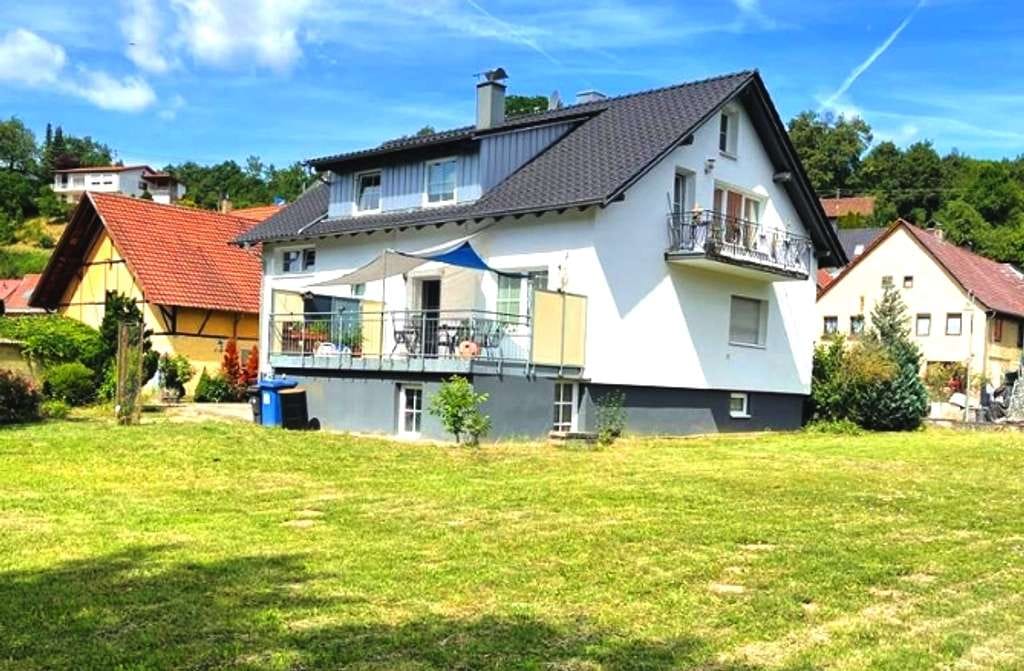 Immobilie in Billigheim - GLOBAL INVEST | Tolles, saniertes Ein- oder Zweifamilienhaus mit riesigem Rasengrundstück - Bild 0