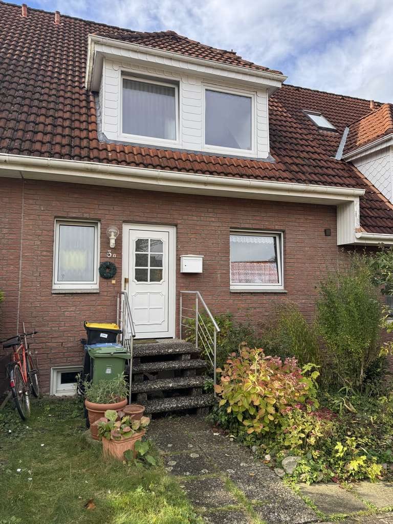 Immobilie in Bad Nenndorf - Ihr neues IMMOBILIEN QUARTIER: Solides Reihenhaus in beliebter & zentraler Wohngegend von Nenndorf - Bild 1
