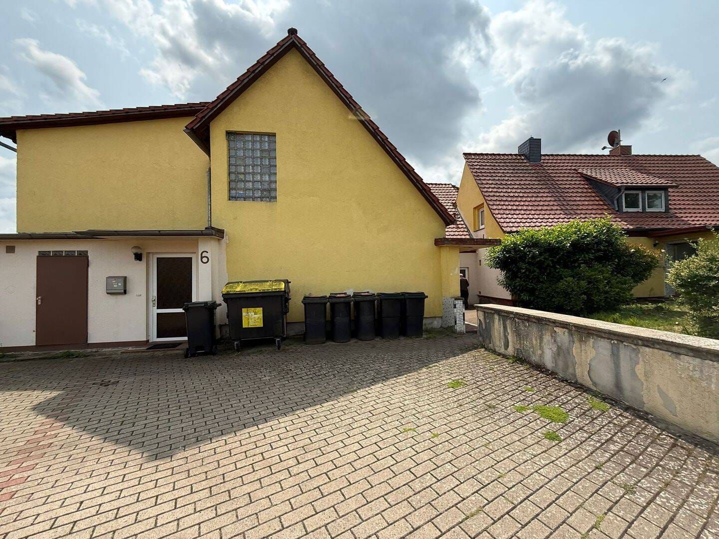 Immobilie in Heemsen - Gepflegtes Mehrfamilienhaus mit 7 Wohneinheiten & optionalem Baugrundstück in Heemsen - Bild 1