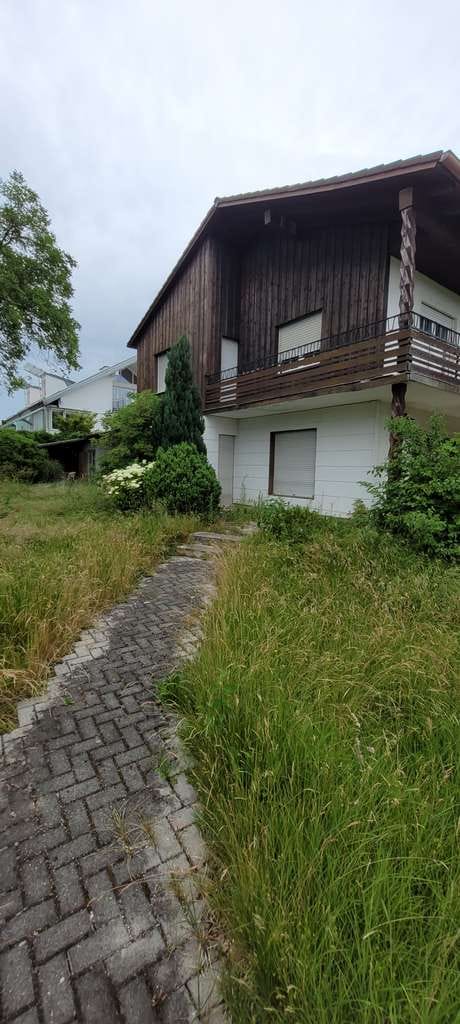 Immobilie in Anzing - charmantes Einfamilienhaus mit Potenzial und angeschlossener Arztpraxis - Bild 0