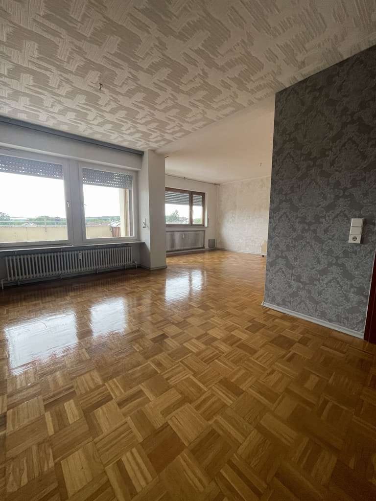 Immobilie in Zell unter Aichelberg - Geräumige 4,5  Wohnung mit viel Platz, in ruhiger Lage. - Bild 0