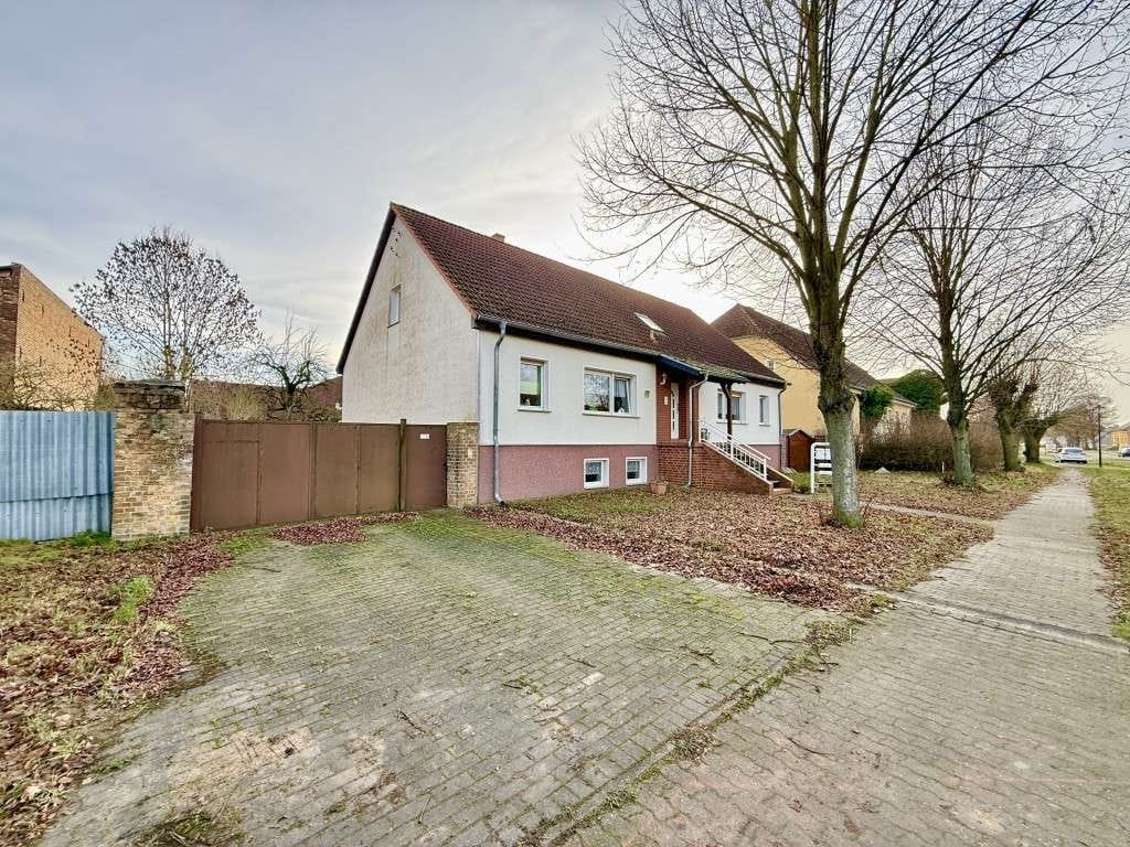 Immobilie in Zehdenick - Einfamilienhaus mit Einliegerwohnung in ländlicher Gegend - Bergsdorf - Bild 2