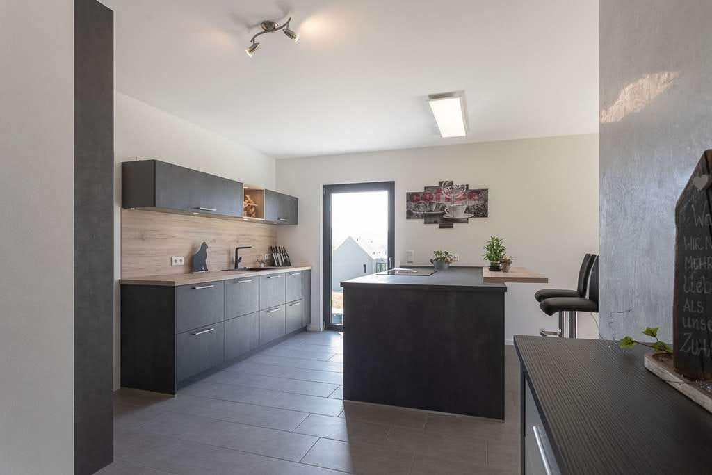 Immobilie in Mindelstetten - Modernes Einfamilienhaus mit viel Platz für die ganze Familie - Bild 4