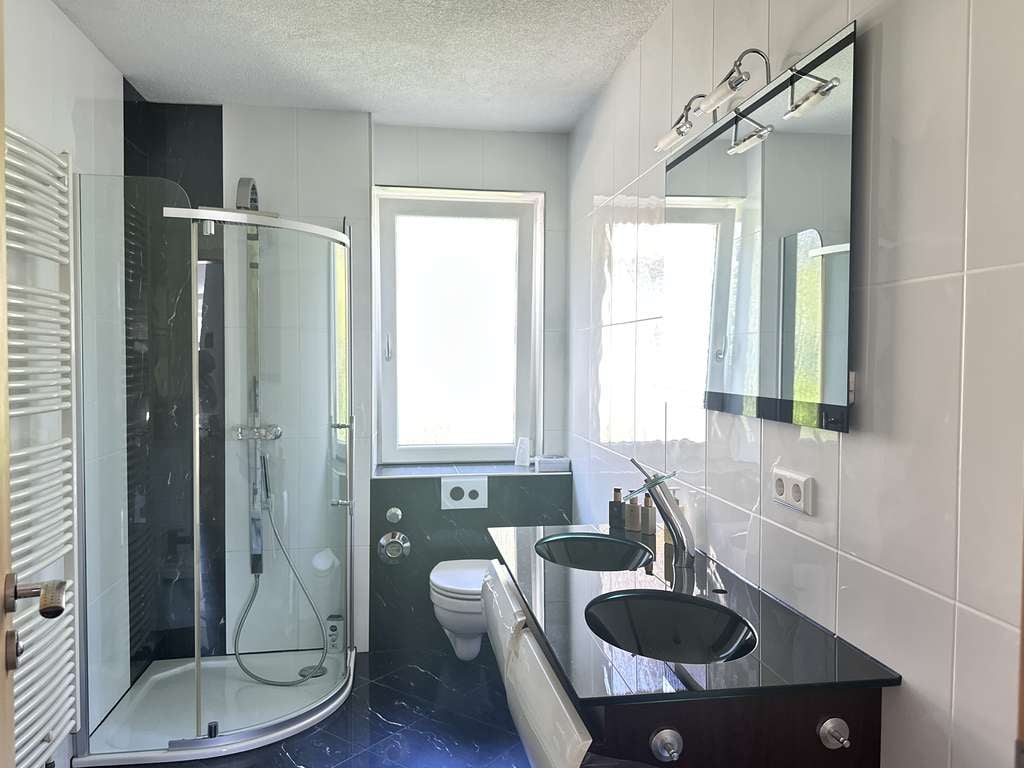 Immobilie in Grafenau - +++EINFAM.- HAUS MIT EINLIEGERWOHNUNG+++TOP ARCHITEKTUR + AUFTEILUNG + AUSSTATTUNG+++FREI+++ETC.+++ - Bild 4