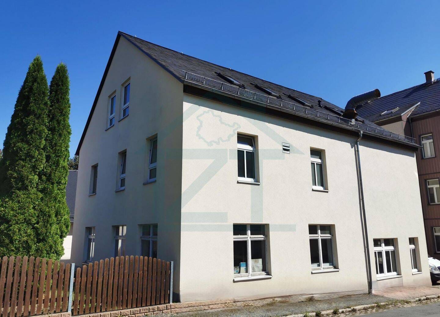 Immobilie in Berga/Elster - Wohnhaus mit Einliegerwohnung und Werkstatt, inkl. Nebengebäude, inkl. 698 m² Grundstück in Berga - Bild 0