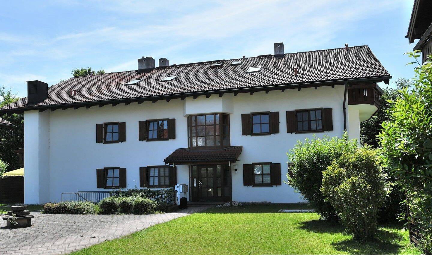 Immobilie in Bad Endorf - freie Zweizimmerwohnung mit Balkon und Tiefgarage - ruhig und zentral - Bild 2