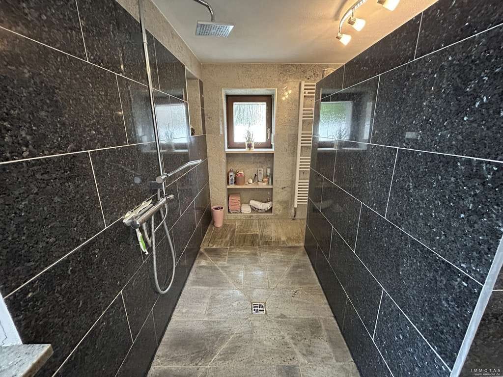 Immobilie in Überherrn - Reihenmittelhaus mit drei Stellplätzen - hervorragende Energiewerte - Bild 3
