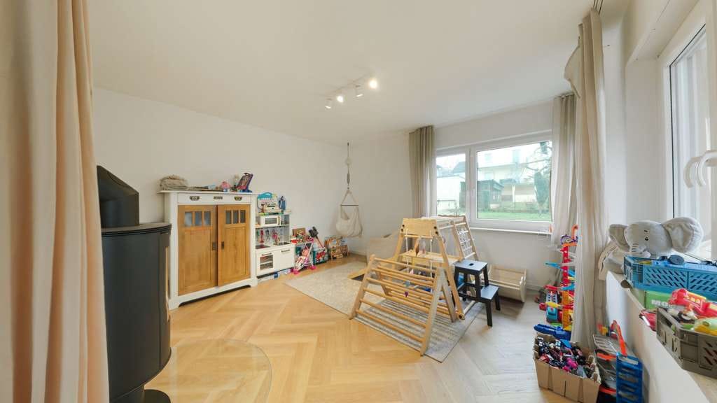 Immobilie in Dittelbrunn - Familienfreundliches Einfamilienhaus mit großem Grundstück, Loggia und vielen Modernisierungen  - Bild 1