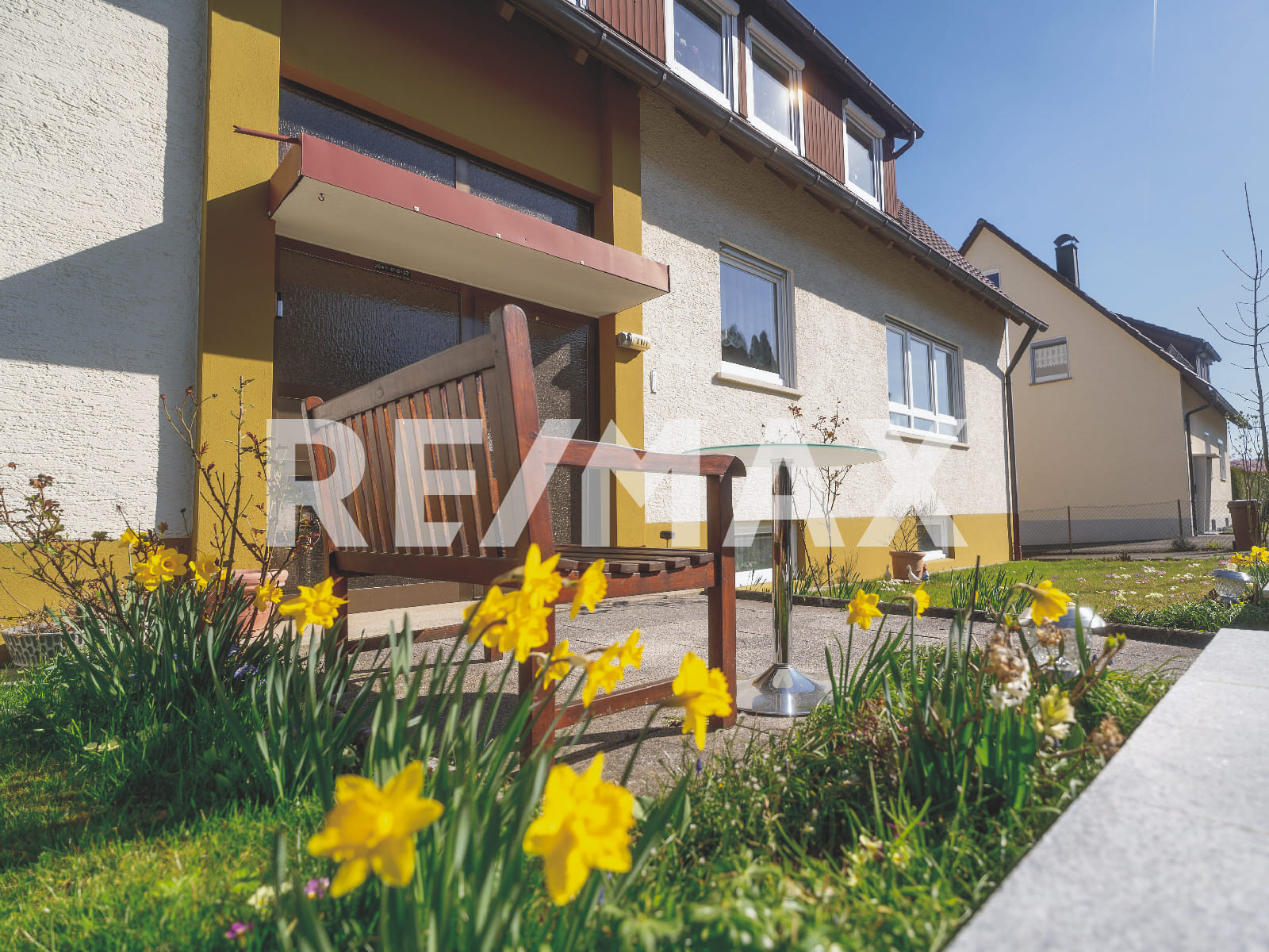 Immobilie in Rietheim-Weilheim - RE/MAX: Ruhig gelegenes Zweifamilienhaus* mit 3 Garagen!* 1 Einheit direkt bezugsfrei! - Bild 0