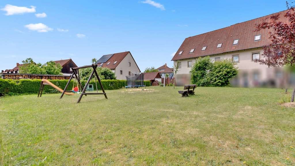 Immobilie in Bindlach - Energieeffizientes Raumwunder! Modernisiertes Reihenhaus mit Gemeinschaftsgarten in familiärer Lage - Bild 3