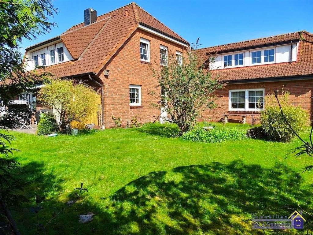 Immobilie in Berumbur - TOP-GEPFLEGTES FRIESENHAUS MIT EINLIEGERWOHNUNG + ANBAU UND WEITBLICK! - Bild 1