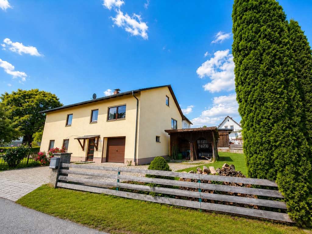 Immobilie in Rottenburg a. d. Laaber - Einfamilienhaus mit traumhaftem Garten, Ausbaureserve und vielseitigen Nutzungsmöglichkeiten! - Bild 0