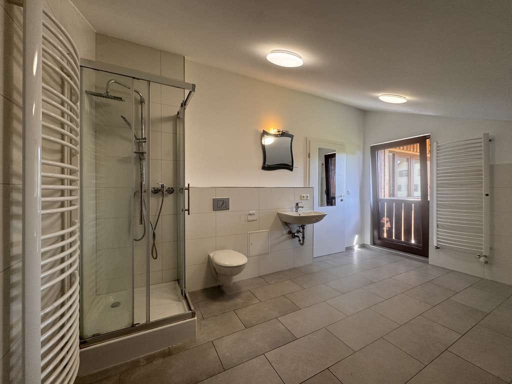 Immobilie in Ismaning - Top saniertes 3-Familien-Haus mit 480m² WFL und 3.158 m² Grund und Boden zum Schnäppchenpreis ! - Bild 4