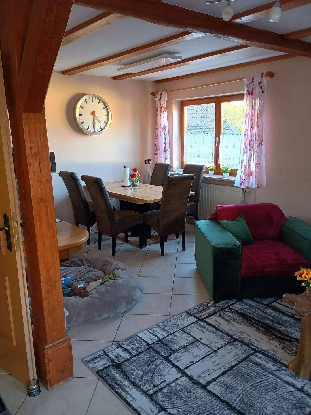 Immobilie in Burgthann - Ein geräumiges Haus, 2 Garagen, kleiner Vorgarten + Ausbaupotential im Dach zum Preis einer Wohnung - Bild 0