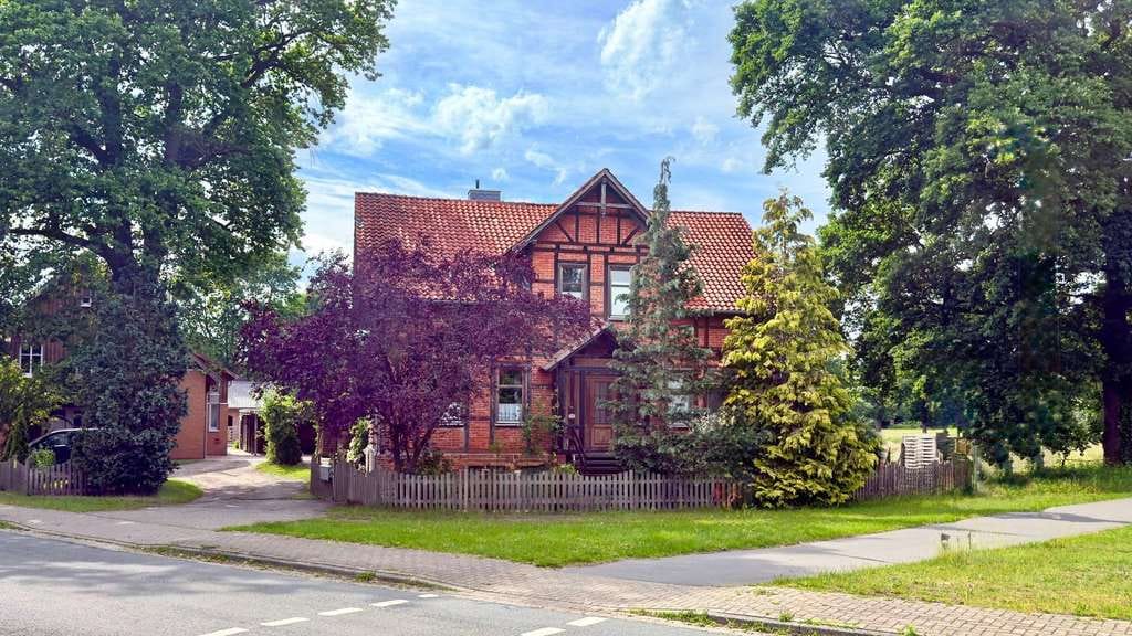 Immobilie in Nienhagen - Für Pferdefreunde gemacht – Wohnen mit Blick über Wiesen und direkter Nachbarschaft zur Pferdekoppel - Bild 1