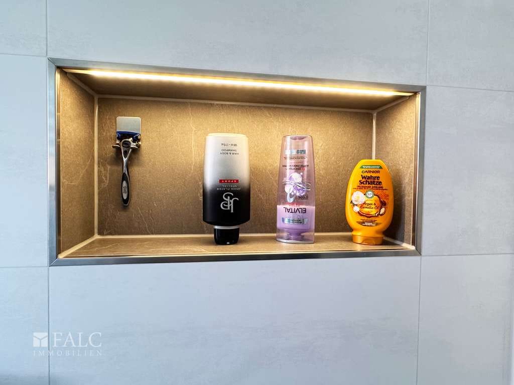 Immobilie in Hermsdorf - Extravagante Wohnung mit exklusivem Bad und Balkon sowie privatem Stellplatz und Einbauküche - Bild 3