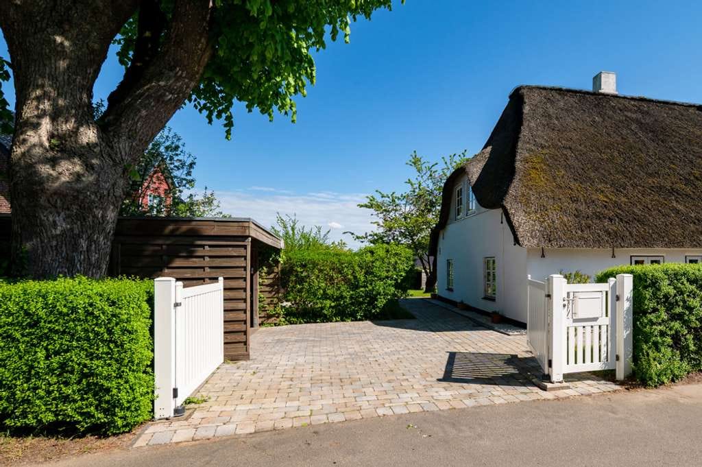 Immobilie in Stapel - Seltene Gelegenheit: Reetdachhaus plus Bungalow inmitten einer beliebten Ferienregion. - Bild 1