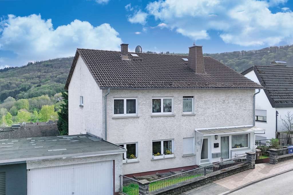 Immobilie in Kelkheim - Mehrfamilienhaus mit Bauplatz in Ruppertshain - Bild 2