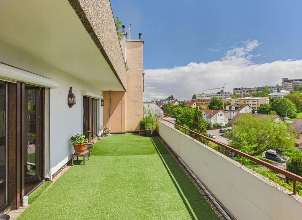 Immobilie in Niefern-Öschelbronn - Lichtdurchflutete 4-Zimmer-Terrassenwohnung mit traumhaftem Ausblick und Garage - Bild 4