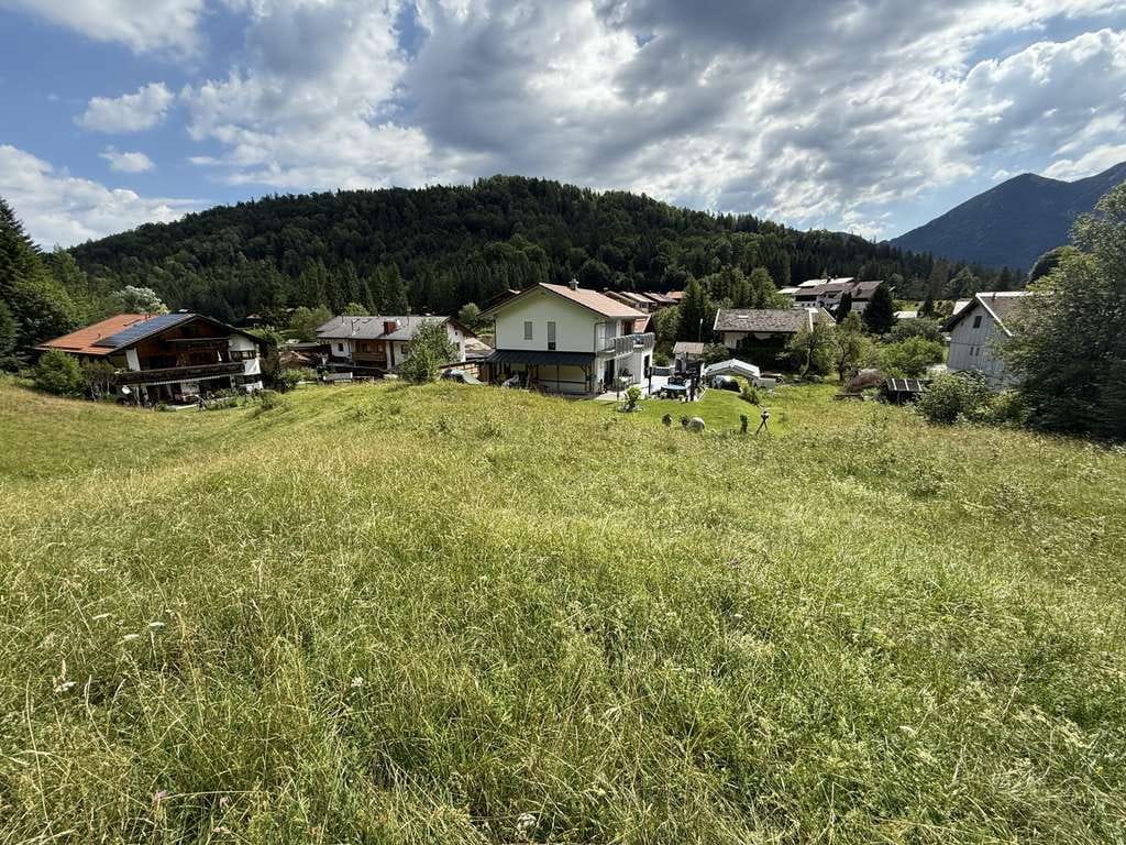 Immobilie in Wallgau - Zweifamilienhaus mit Garage und weitläufigem Grundstück - Bild 3