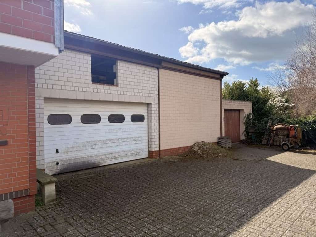 Immobilie in Harsum - Harsum: 2 Häuser auf einem Grundstück: 
Vermietetes 6-Familienhaus  + Wohnhaus mit Büro und Halle  - Bild 3