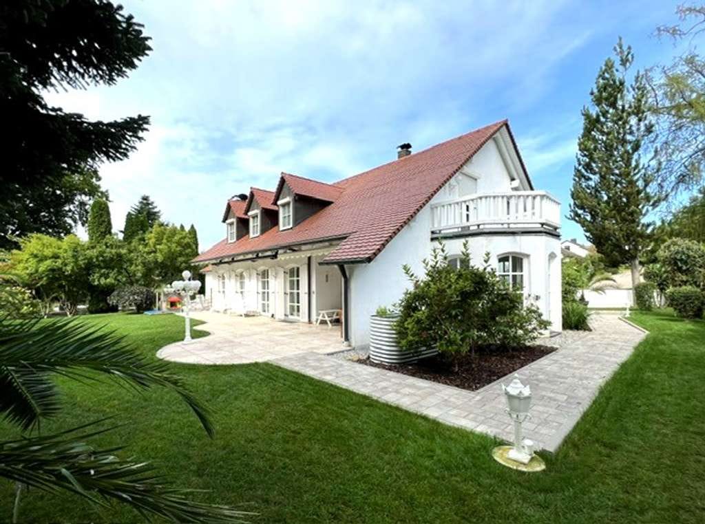 Immobilie in Adelsried - Repräsentative Villa mit imposanter Schwimmhalle auf Traumgrund westlich von Augsburg - Bild 0