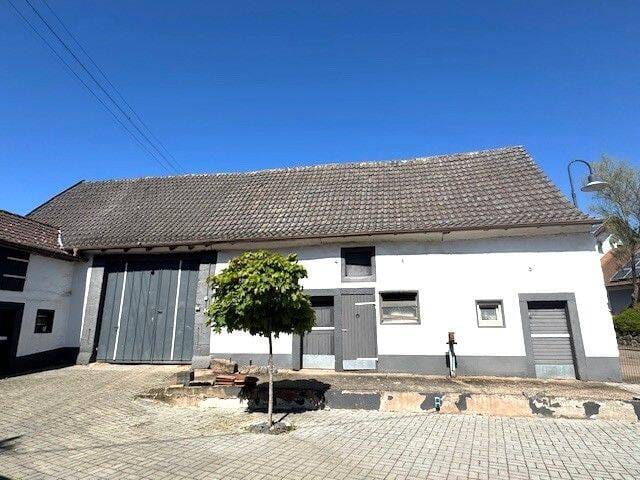 Immobilie in Kollweiler - Modernisiertes Bauernhaus mit Ökonomieteil, Scheune und Hof - Wohnen auf einer Ebene - Bild 1