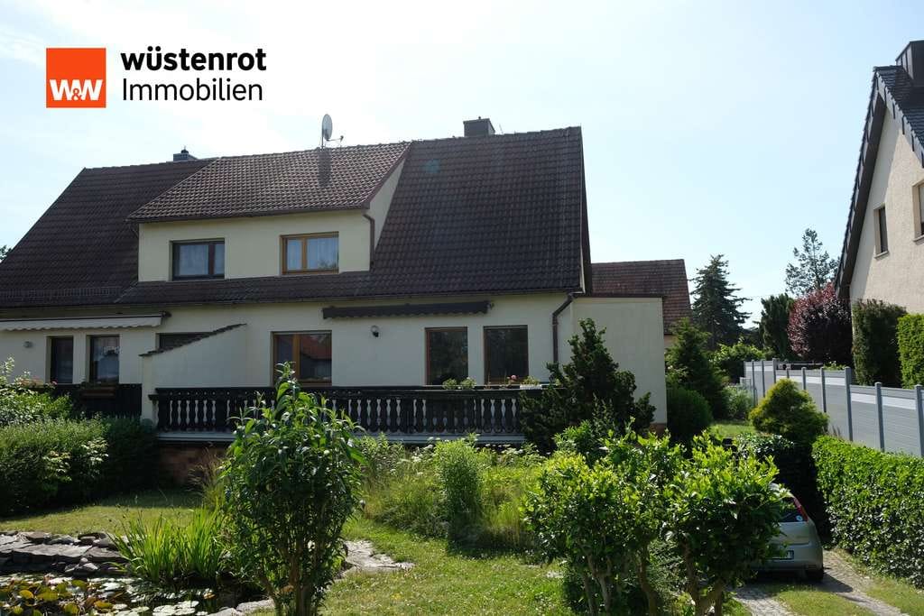 Immobilie in Nünchritz - Charmante DHH mit Teich, großer Terrasse & Kellergarage in ruhiger Lage von Nünchritz - Bild 1