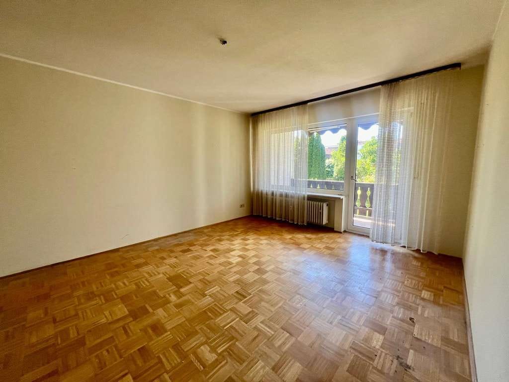 Immobilie in Bad Aibling - Attraktive Gelegenheit zur Modernisierung: sonnige 3-Zimmer-Wohnung mit Südbalkon - Bild 3