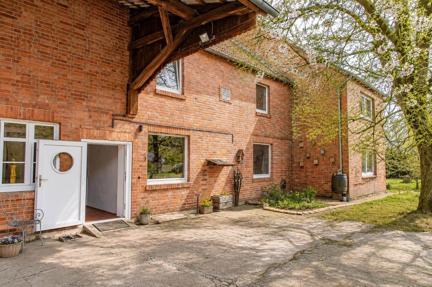 Immobilie in Trebel - Außergewöhnliche Hofstelle mit Wohnhaus, Scheune, Stallungen und großem Grundstück im Wendland - Bild 0